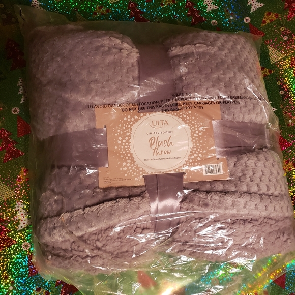 Ulta Beauty Other - Ulta Plush Gray Blanket/ throw